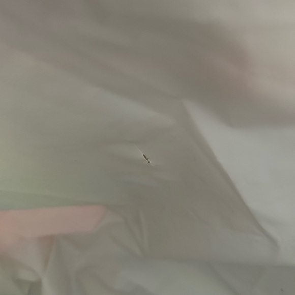 Lilly Pulitzer insulated bag, 14 1/2 (H), 20(W), has small Rip inside - Picture 5 of 5